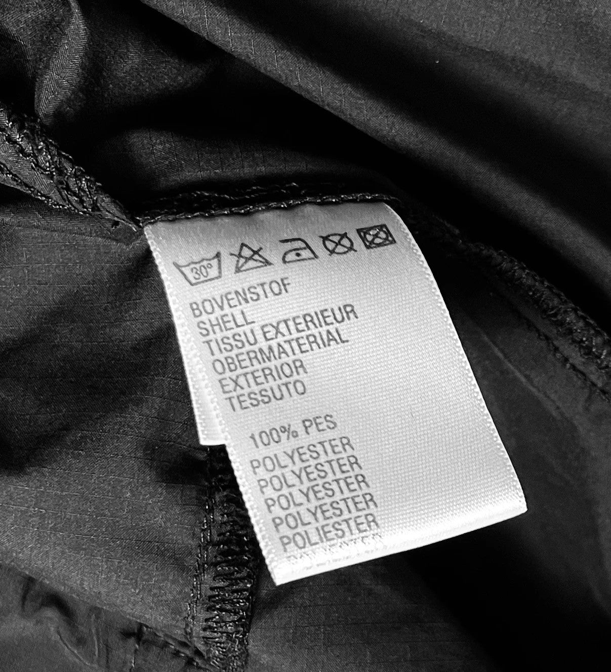 Asics Zip Windbreaker Jacket Noir & Red - L (A206)
